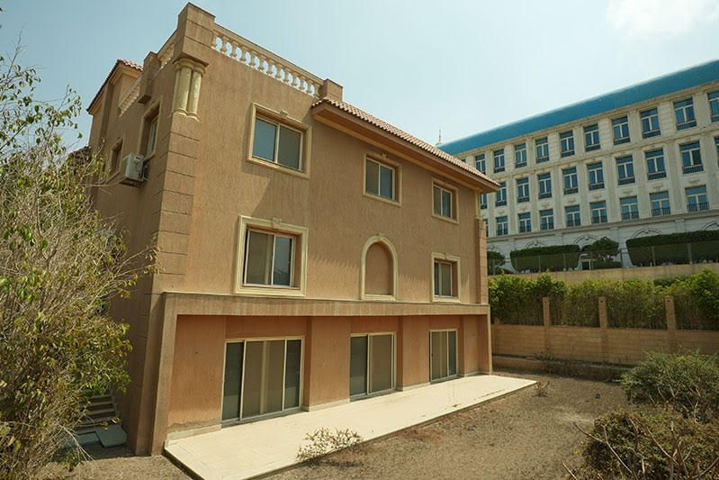 Royal maxim compound